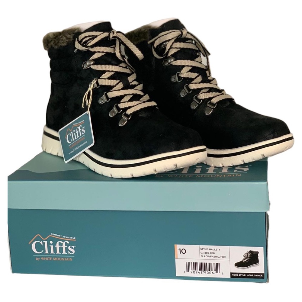 Cliffs Hallet black boots.